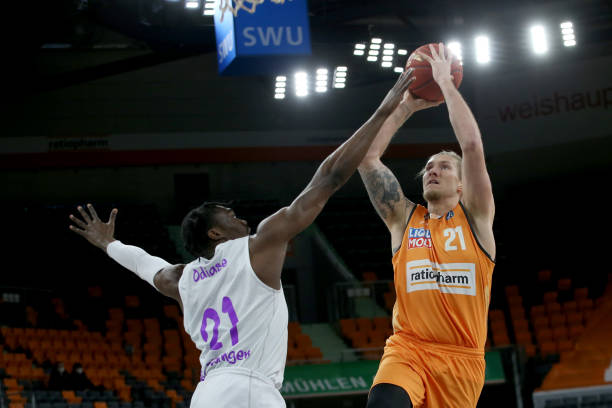 卡位断球 卡位断球